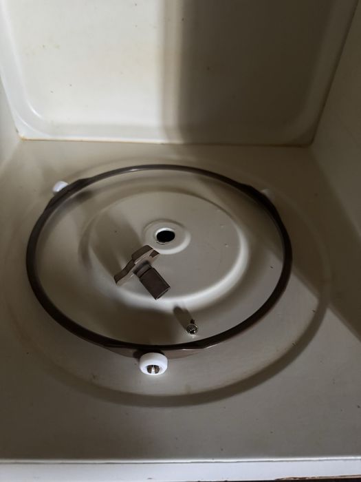 microondas ( motor que faz girar avariado)