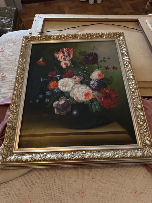 Conjunto de Quadros Florais com Moldura Dourada Clássica