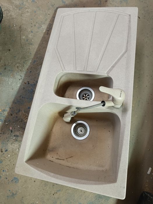 Zlewozmywak beżowy z ociekaczem  bateria