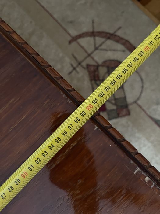 Stół zadbany do dalszego użytku