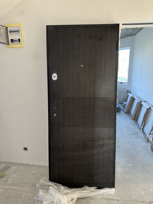 Нові Деревʼяні вхідні двері в будинок 86*206