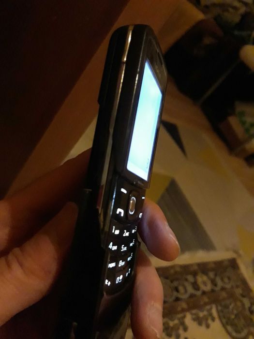 Nokia 8600  luna