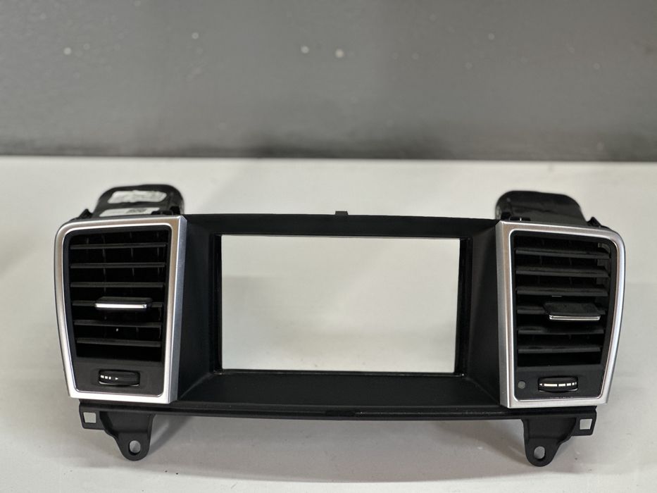 Центральний дефлектор торпедо Mercedes-Benz ML w166 Авторозборка