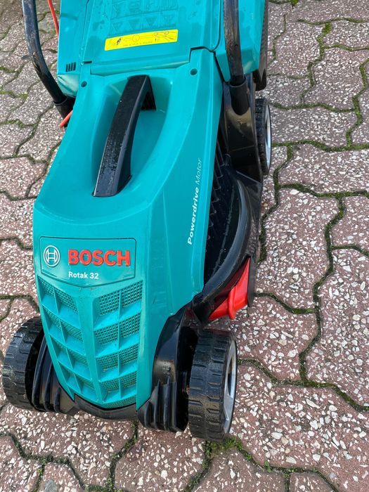 Corta relva bosch rotak 32 de 1200 W em excelente estado