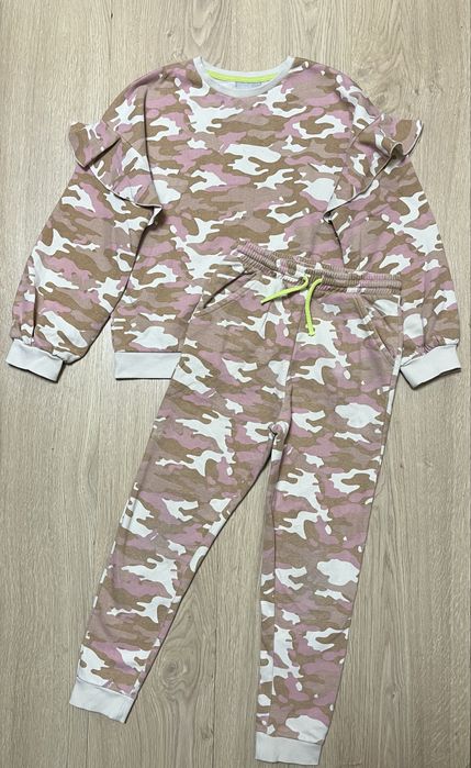 На флисе. Спортивный костюм  для девочки 10 лет