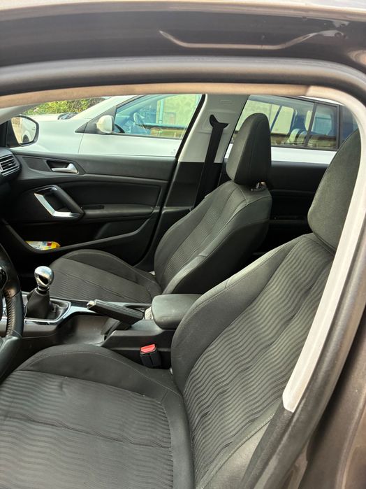 Peugeot 308 2014 1.6 hdi 326000 4450€