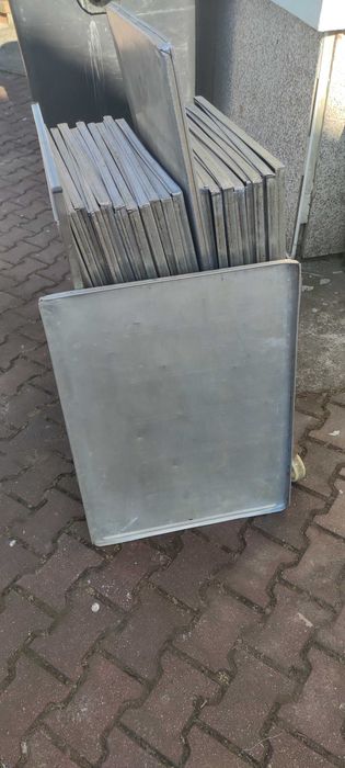Blachy piekarnicze wypiekowe z wózkiem.