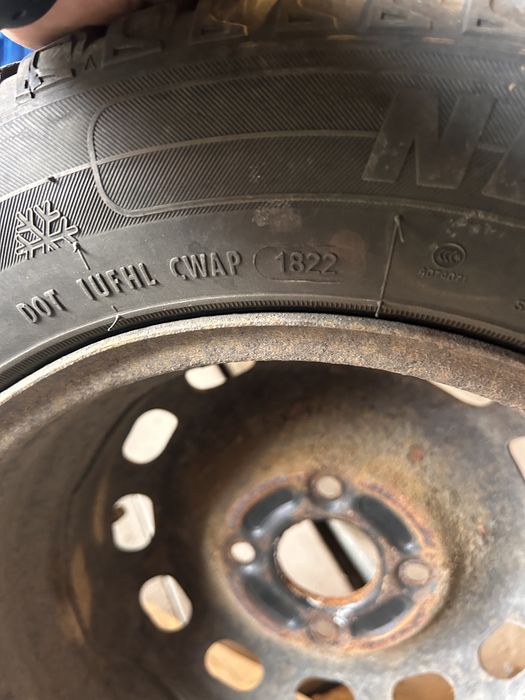 Komplet zimowy 175/65 R14 – opony + felgi stalowe