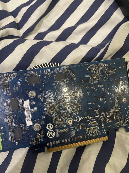 2x Karta Graficzna PCI-E Radeon HD 6670 Gigabyte + HD 6450 2GB DDR3