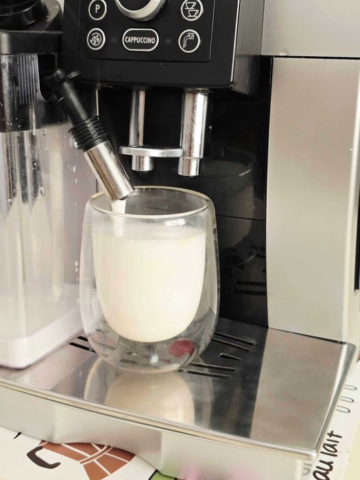 Кавомашина кофемашина Delonghi cappuccino ECAM 23.466