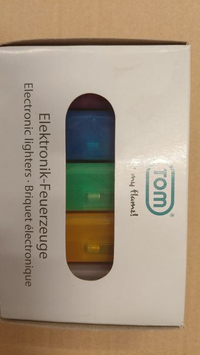 Cx com 25 isqueiros eletrónicos