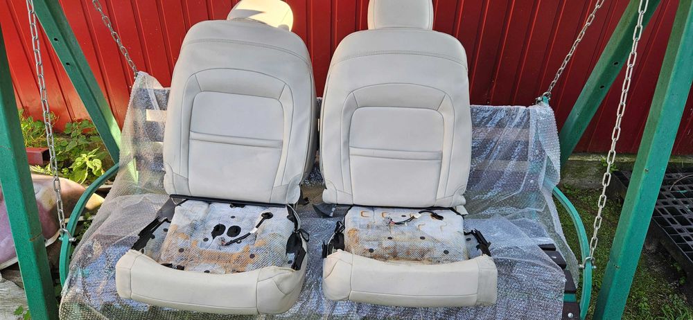 Оригінальний шкіряний салон Крайслер 200 15-16р.