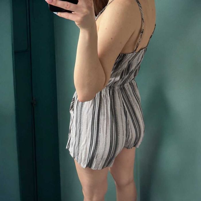 krótki letni kombinezon H&M na ramiączkach S