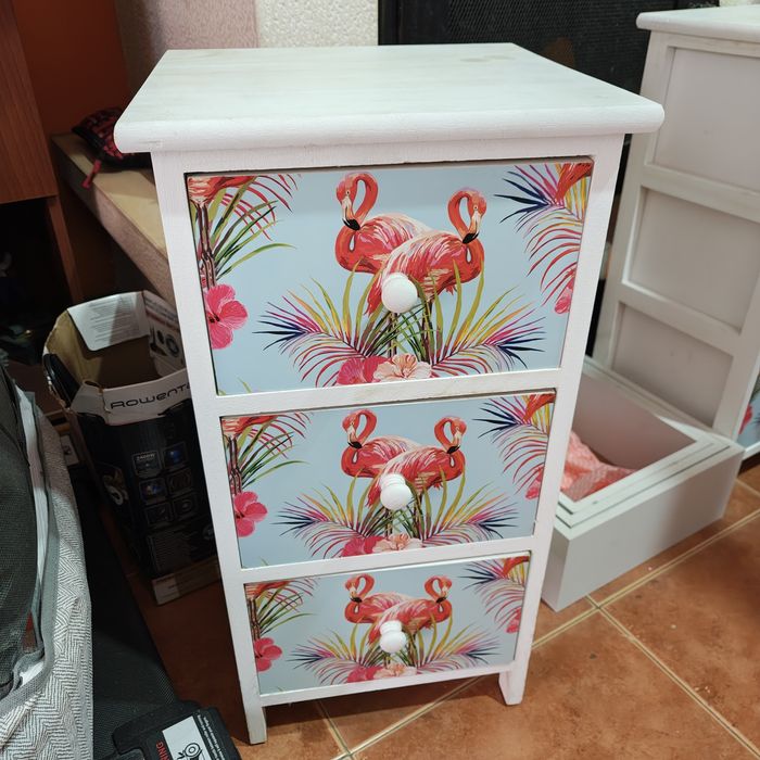2 mesas de cabeceira