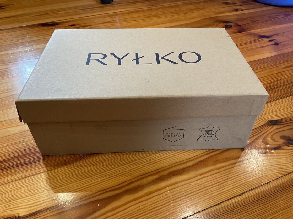 Ryłko skórzane sandałki na niskim obcasie NOWE