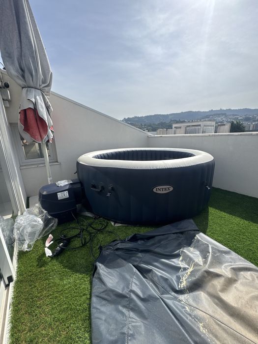 Vendo jacuzzi nem 1 ano na minha mao