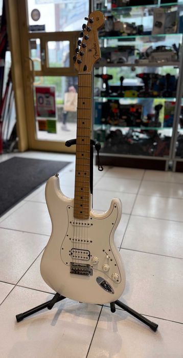 Gitara elektryczna Fender Player Stratocaster HSS MN PWT