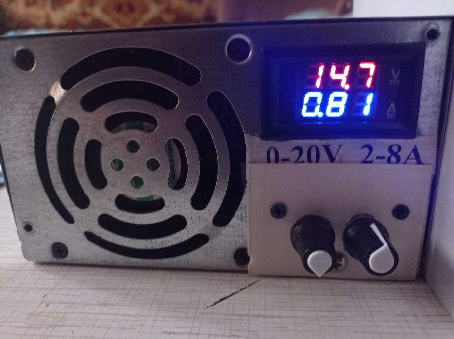 Зарядний пристрій