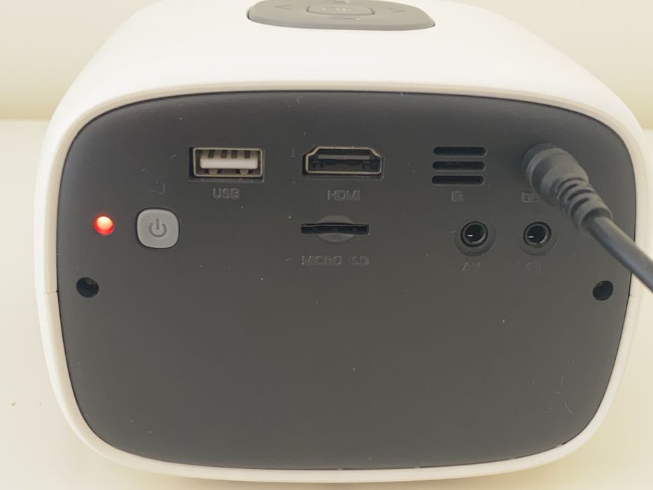 Portable Mini-Projector (40 ANSI lumens)64168937573633124