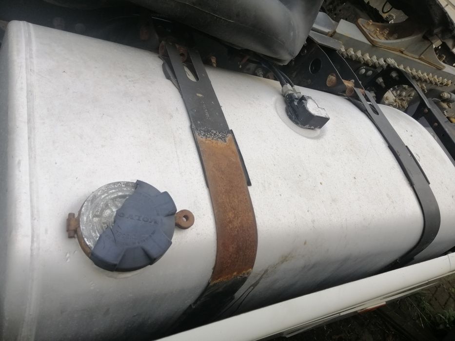 Баки Volvo Renault 450 600 літрів