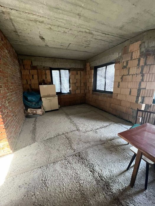 Продам новый дом 138м2 с приватизированным участком 9 соток.