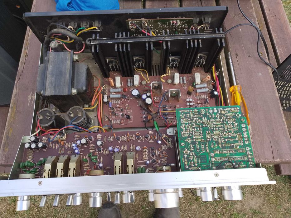Wzmacniacz universum vintage 2500 hifi uszkodzony.