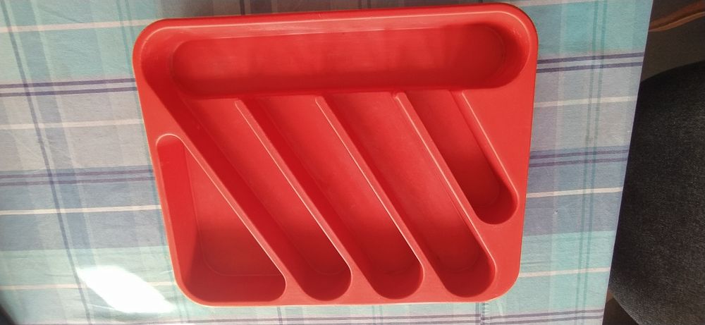 Tabuleiro de gaveta para talheres.