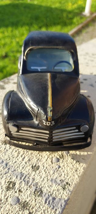 Viatura preta em lata para colecionadores