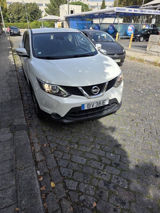 Nissan Qashqai 1.5 dCi (2015) - Full Extras / Impecável