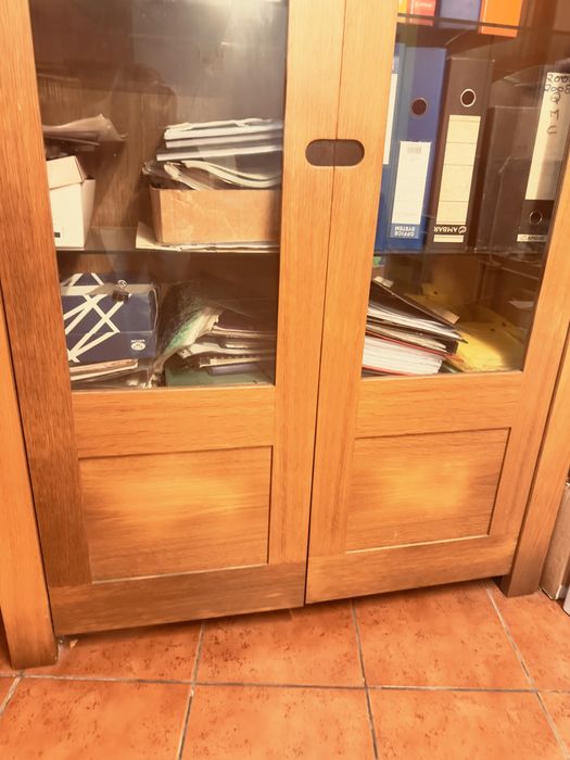Vitrine , louceiro ou arquivo