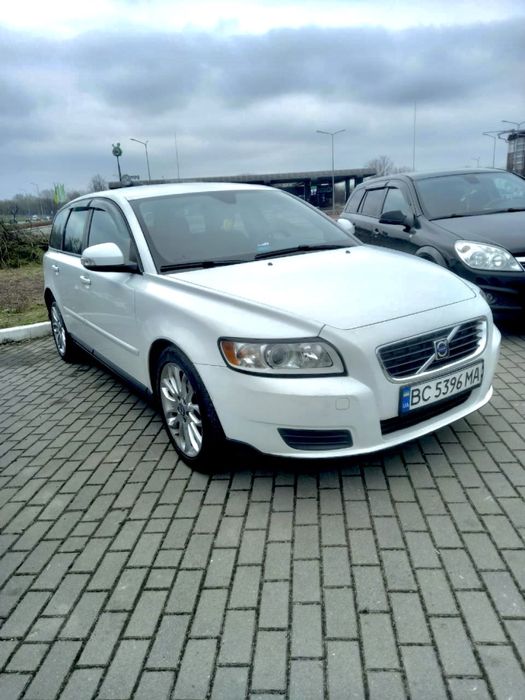 Продам  автомобіль Volvo V50