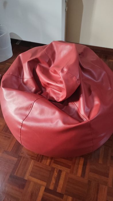 Pouf vermelho tipo couro