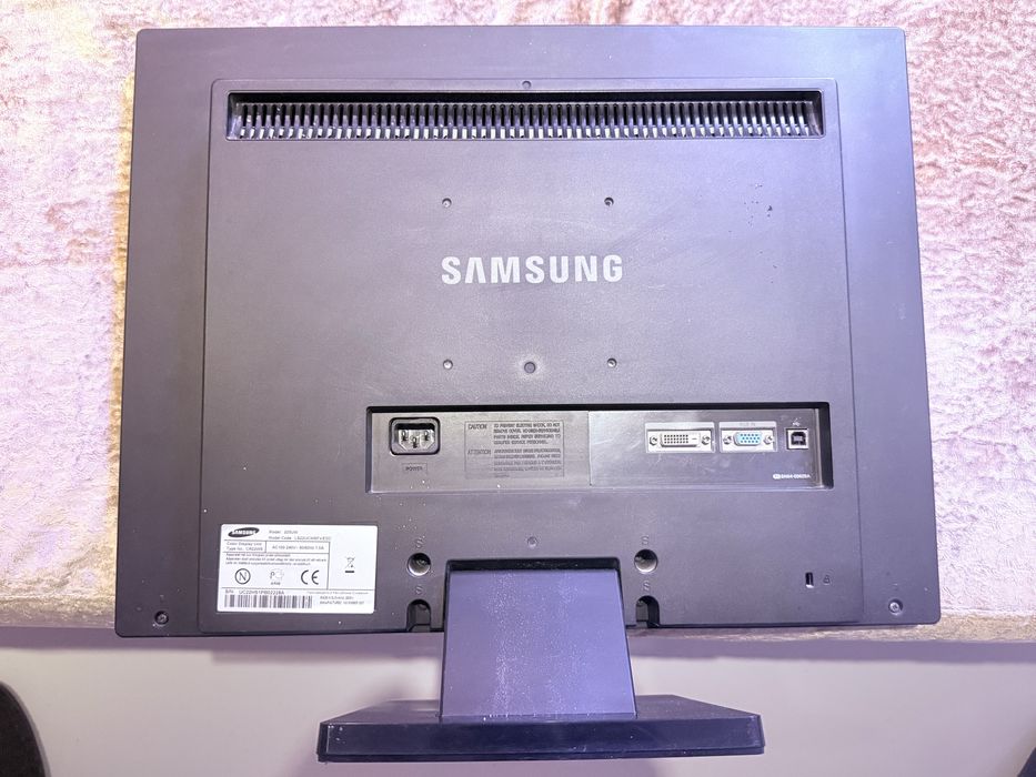 Monitor samsung 225U 22” para peças