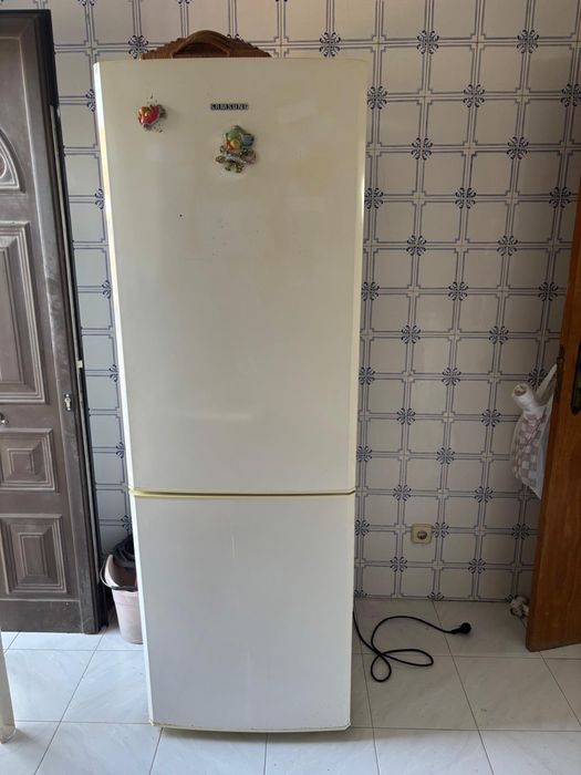 Combinado frigorífico e congelador