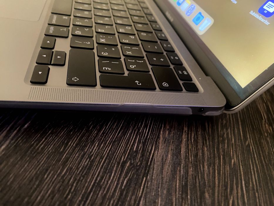 Apple MacBook Air M1 8/256 відмінний стан