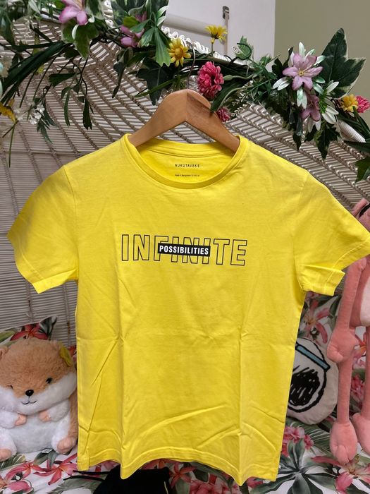 Conjunto T-shirt e calções para rapaz
