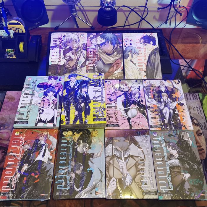 Mangás novos e selados