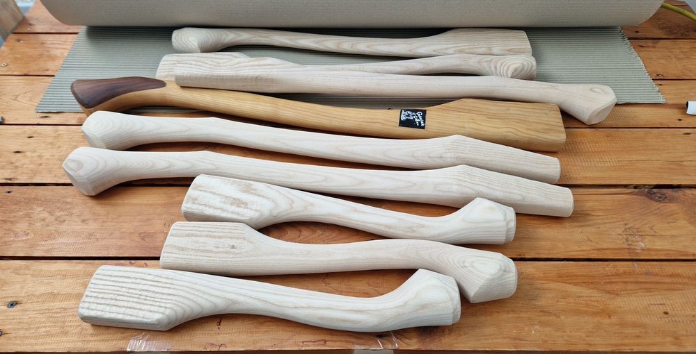 Trzonki do siekier jesionowe.