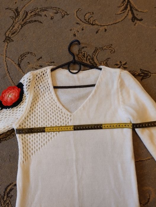 Продам білу кофтинку