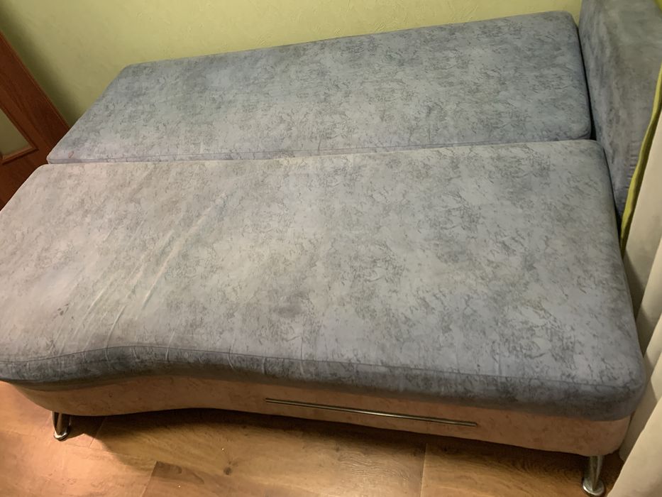 Диван розкладний із спальним місцем
