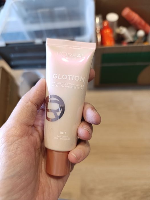 L'Oreal Glotion rozświetlacz