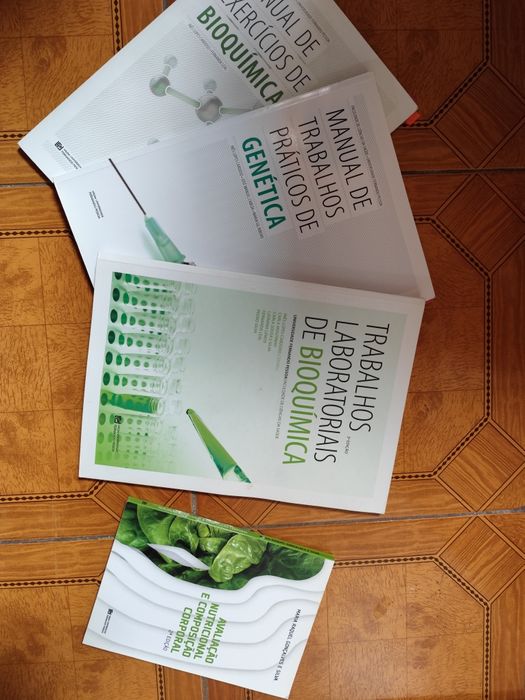 Cadernos Fernando Pessoa e livro