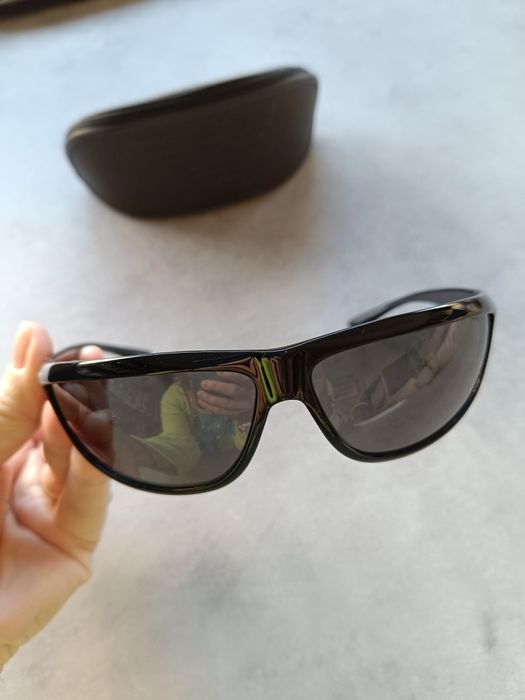 Óculos de sol pretos da Empório Armani