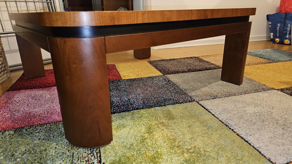 Mesa de centro com vidro  em cerejeira