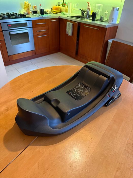 Fotelik samochodowy dla niemowląt Cybex Aton B2 i-Size z bazą One