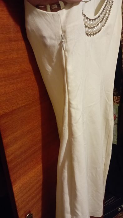 Вишукане біле плаття