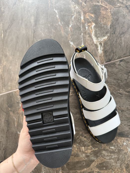 Сандалі Dr. Martens 39