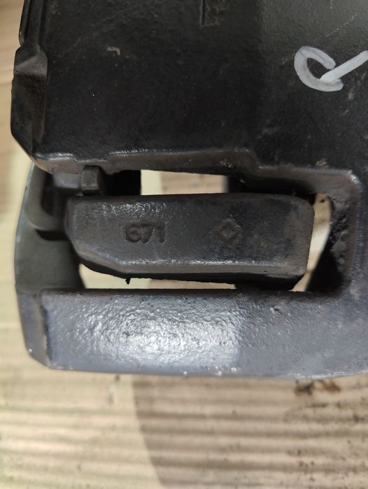 Audi A8 D3 zaciski jarzma przód pod tarcze 360mm
