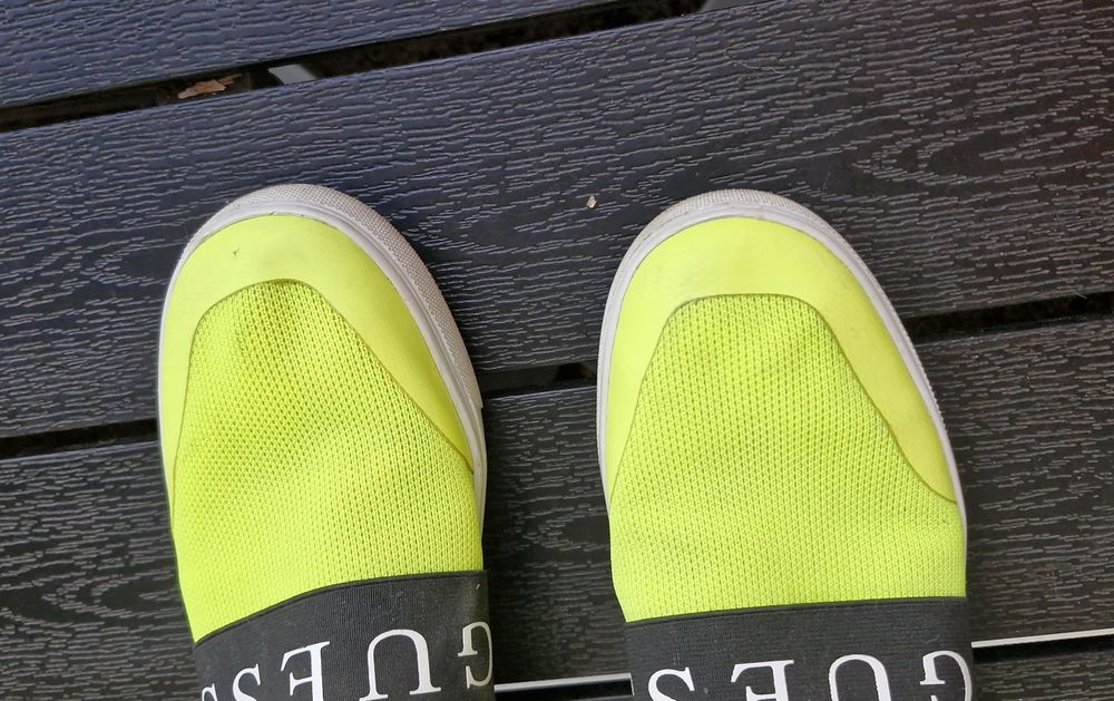 Buty trampki Guess z limonkowa siatką wkl 245