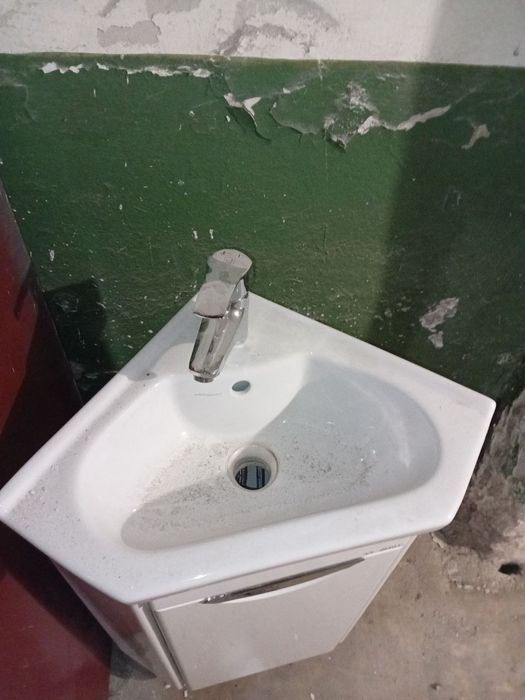 Тумба з умивальником